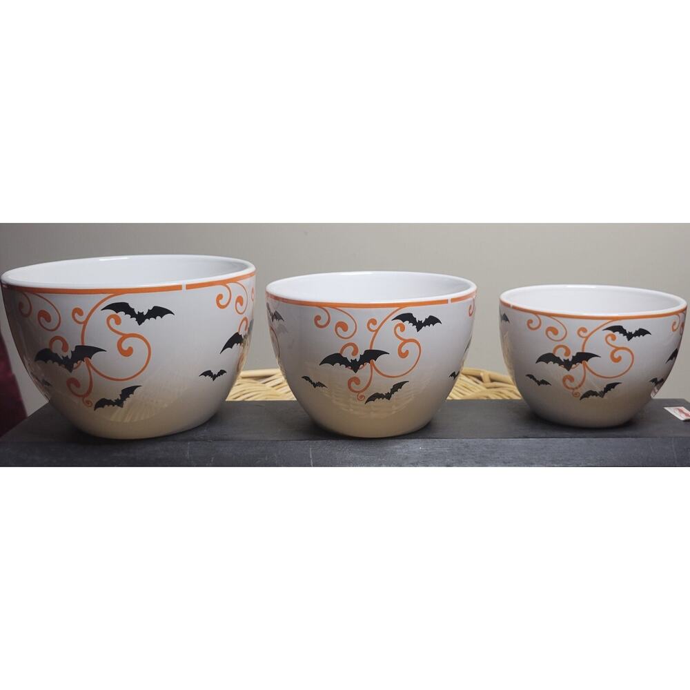 Halloween Bowls Bats Room Creative 3 Ceramic Stoneware Nesting Set 2011 White